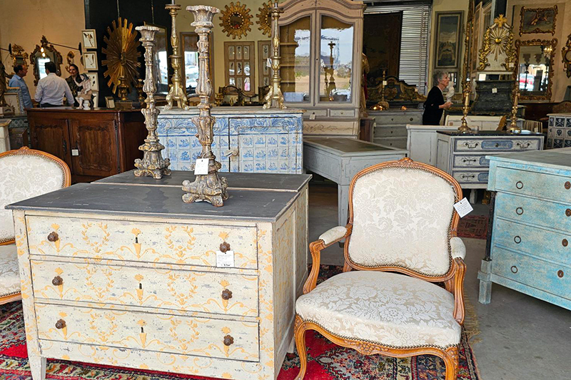 difference between antique and vintage french country furniture rabbit army ranch harlingen texas 78552